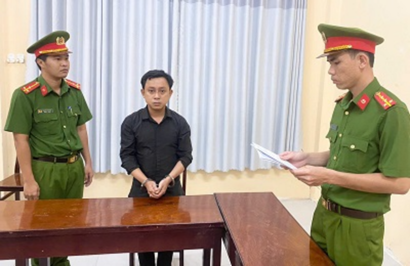Cơ quan Công an thi hành các quyết định đối với Lâm Tấn Phước. Ảnh: Công an Trà Vinh