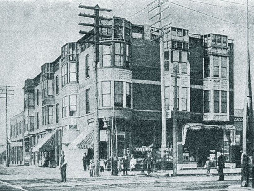 Khách sạn của H.H. Holmes nhìn từ bên ngoài.