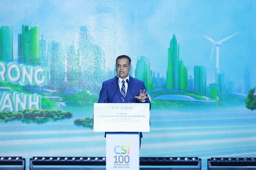 Ông Binu Jacob, Đồng chủ tịch VBCSD, Tổng Giám đốc Nestlé Việt Nam phát biểu tại lễ trao giải CSI100 2024