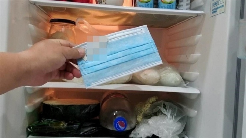 Đặt khẩu trang vào tủ lạnh có công dụng tuyệt vời nhưng không phải ai cũng biết. Ảnh minh họa