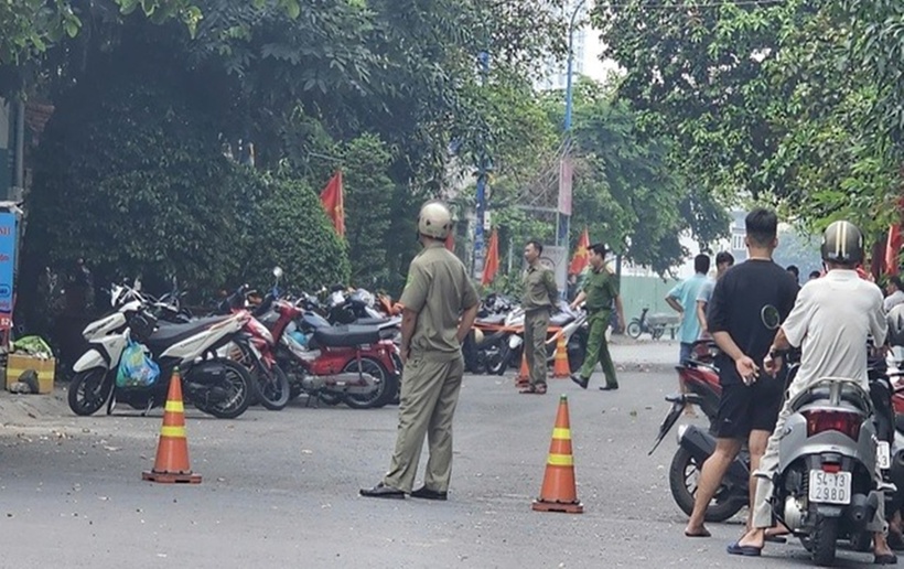 Công an đang phong tỏa hiện trường để làm rõ nguyên nhân người đàn ông tử vong. (Ảnh: Thanh niên)