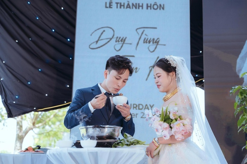 Đám cưới độc nhất vô nhị: Khách mời "há hốc" trước màn nhúng lẩu bò 15 triệu/kg tại đám cưới - 1