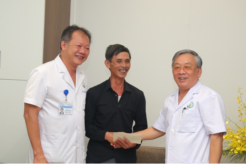 Cuộc hội ngộ đặc biệt cùng hai phẫu thuật viên, những người đã hồi sinh sự sống cho ông Trần Ngọc Thanh cách đây 14 năm