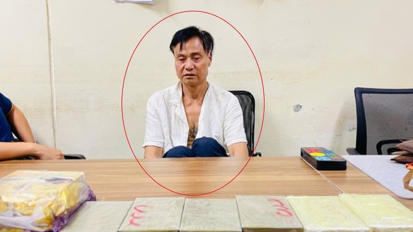 Đối tượng Trần Quốc Hưng cùng tang vật liên quan đến vụ án. - Ảnh: CACC.