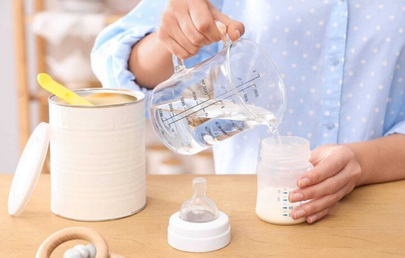 Bạn cần chọn loại bình với dung tích vừa phải. phù hợp với tháng tuổi của bé.