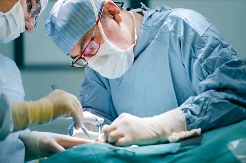 Phẫu thuật thường được áp dụng khi điều trị nội khoa thoái hóa đốt sống cổ không có hiệu quả