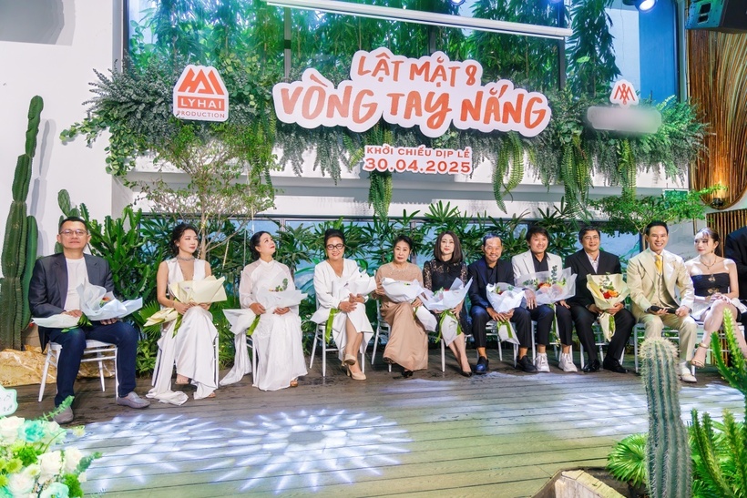 Toàn bộ dàn diễn viên chính của "Lật Mặt 8: Vòng Tay Nắng" đều góp mặt tại sự kiện.