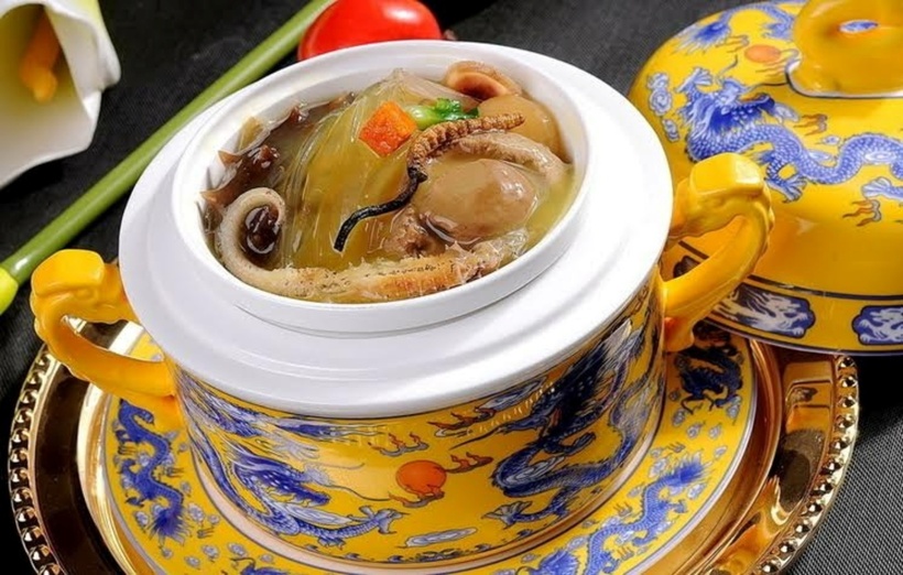 Phật nhảy tường - hay có tên gốc là "Fu Shou Quan" - là món ăn có ý nghĩa cầu chúc may mắn và trường thọ, là đặc sản nổi tiếng của Phúc Kiến có nguồn gốc từ thời trị vì của Hoàng đế nhà Thanh Đạo Quang (1821–1850). Ảnh minh họa