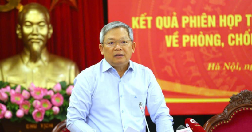Thiếu tướng Hoàng Anh Tuyên, Phó Chánh Văn phòng Bộ, Người phát ngôn Bộ Công an thông tin đến các cơ quan báo chí về kết quả điều tra các vụ án lớn thuộc Ban chỉ đạo Trung ương về phòng, chống tham nhũng, lãng phí, tiêu cực theo dõi, chỉ đạo. (Ảnh: Bộ Công an)