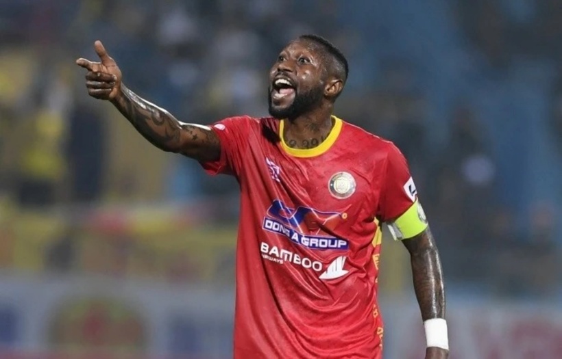 Samson đến Việt Nam năm 2007 và chính thức nhận quốc tịch cuối năm 2013, sau hơn 5 năm sinh sống và làm việc.