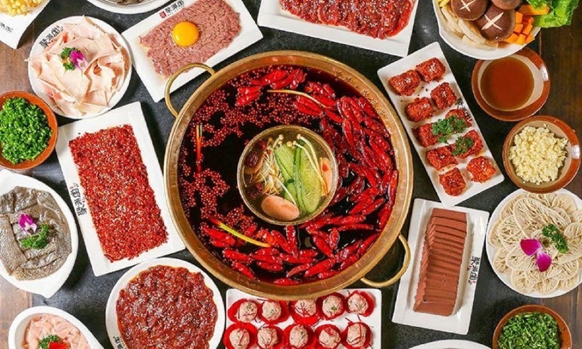 Đồ ăn cay có thể kích thích vị giác và mang lại trải nghiệm hương vị độc đáo, khiến nhiều người không thể bỏ qua. Ảnh minh họa