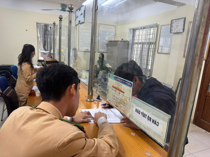 Làm việc với cơ quan chức năng, tài xế P. thừa nhận hành vi vi phạm của mình và cam kết không tái phạm