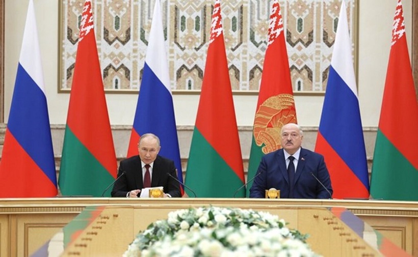 Tổng thống Nga Vladimir Putin và Tổng thống Belarus Alexander Lukashenko ở Belarus ngày 6/12. Ảnh: Điện Kremlin