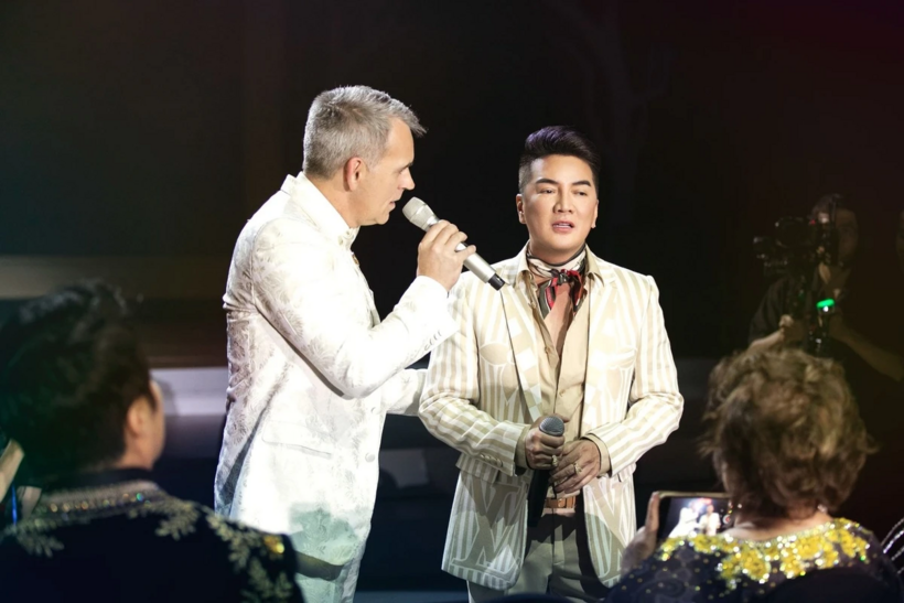 Đàm Vĩnh Hưng và ông Gerard Richard Williams từng thân thiết. Ảnh: FBNV
