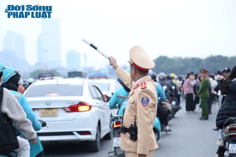 Lực lượng chức năng được tăng cường tại khu vực trong và ngoài sân khấu, để đảm bảo an ninh trật tự và an toàn giao thông.