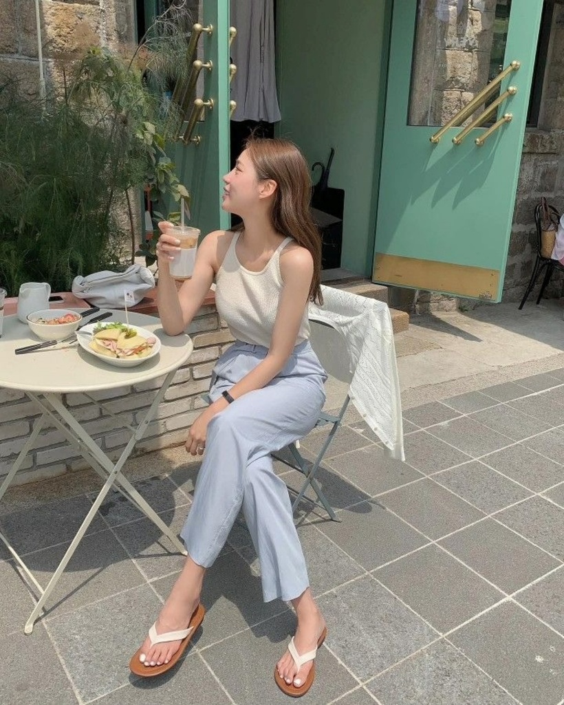 Quần dài thực sự là lựa chọn hoàn hảo cho những ai muốn xây dựng hình ảnh chỉn chu, thanh lịch mà vẫn trẻ trung.