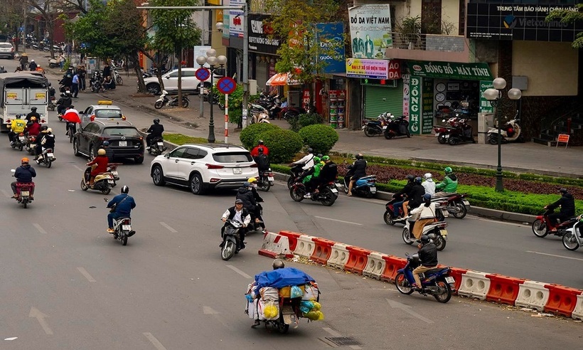 Vẫn còn tồn tại nhiều trường hợp cố tình đi ngược chiều, phóng nhanh ượt ẩu,… tại các nút giao, ngã tư.