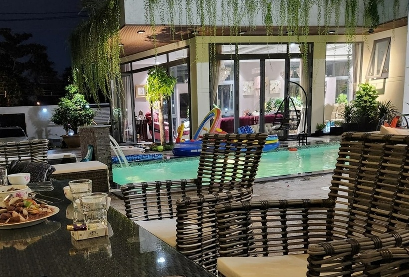Với tiêu chí xây dựng ngôi nhà như khu nghỉ dưỡng, nam ca sĩ rất chú trọng thiết kế cảnh quan, đặc biệt là khu vực sinh hoạt chung.