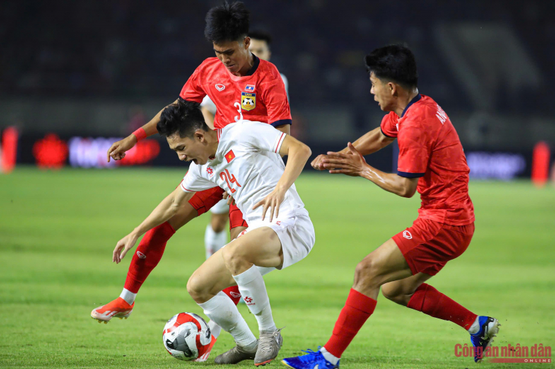 Đội tuyển Việt Nam gặp đội tuyển Lào trong trận đấu thuộc khuôn khổ bảng B ASEAN Cup 2024. Ảnh: Công an nhân dân