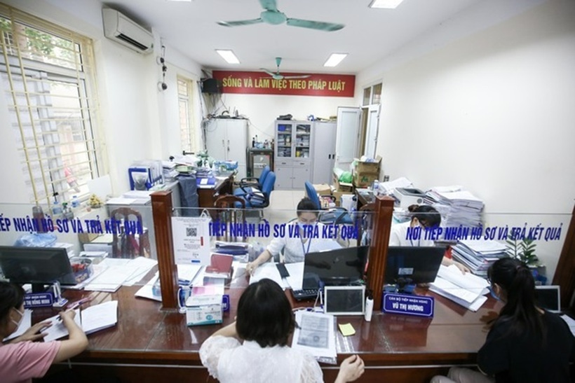 Bộ Nội vụ hướng dẫn về định hướng xây dựng phương án bố trí, sắp xếp cán bộ, công chức, viên chức khi thực hiện sắp xếp tổ chức bộ máy hành chính.
