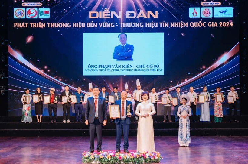 Anh Phạm Văn Kiên tại Diễn đàn Phát triển Thương hiệu Bền vững - Thương hiệu Tín nhiệm Quốc gia 2024