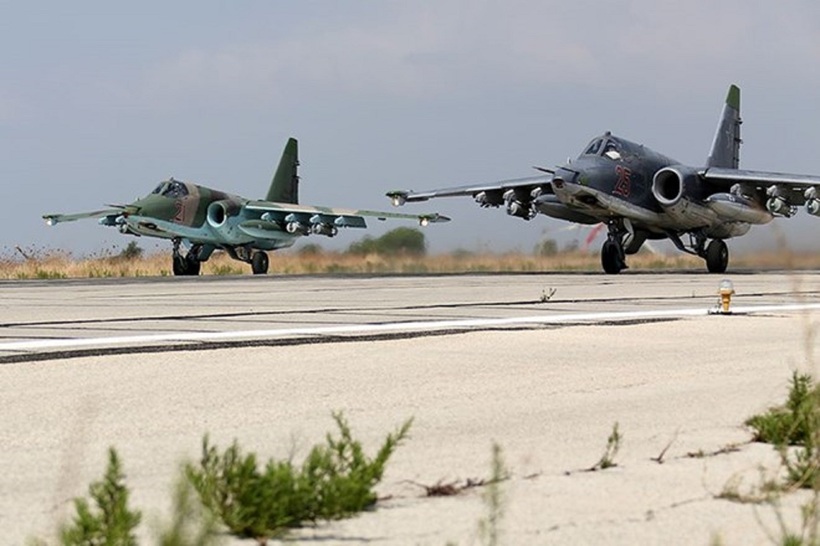 Máy bay Nga Sukhoi Su-25 tại căn cứ không quân Khmeimim ở Syria ngày 3/10/2015. Ảnh: Bộ Quốc phòng Nga