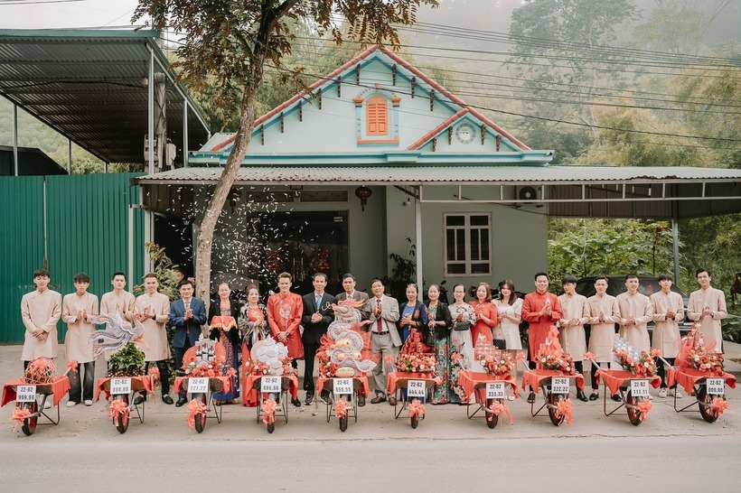 Đám hỏi nhận được nhiều lượt chú ý từ cư dân mạng. Ảnh: Báo Dân trí.