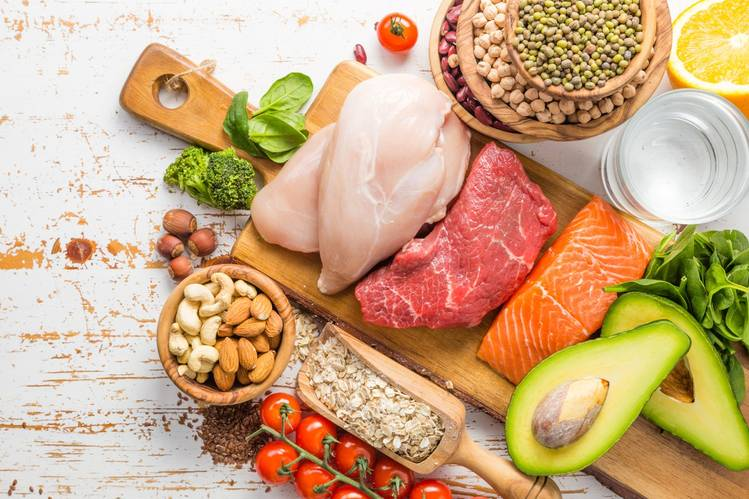 Hãy ăn uống cân bằng, đa dạng để giúp mắt khỏe mạnh, bớt khô mỏi