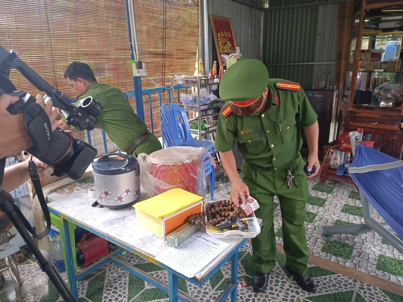 Cơ quan Cảnh sát điều tra thu giữ nhiều vật chứng có liên quan trong vụ án. (Ảnh: Báo Bình Thuận)