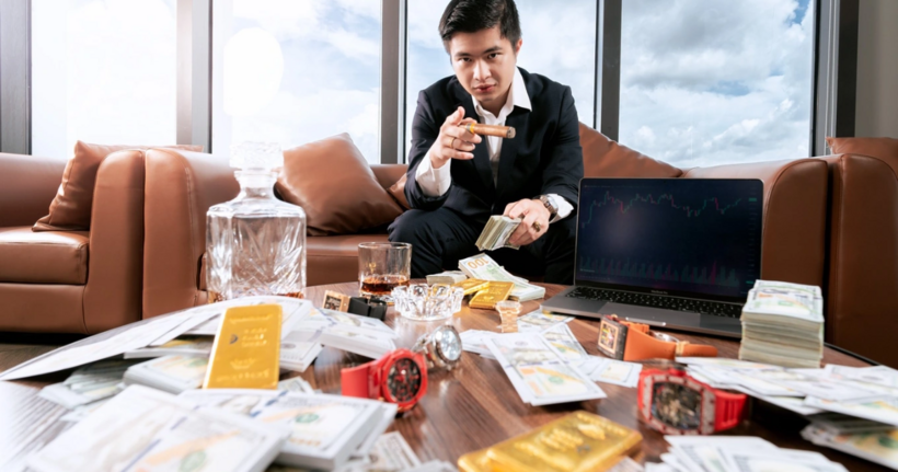 Trước khi bị bắt, Mr Pips thường khoe cuộc sống xa hoa trên mạng xã hội.