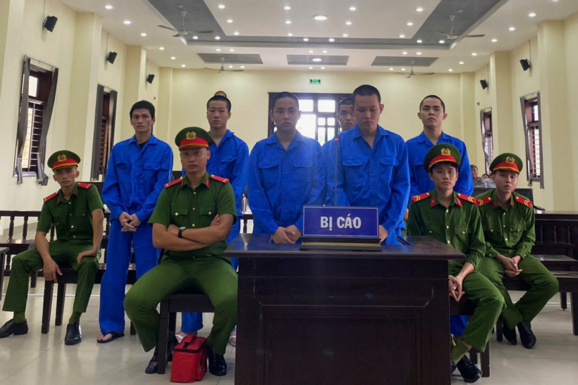 Các bị cáo tại phiên tòa xét xử. Ảnh: Long An