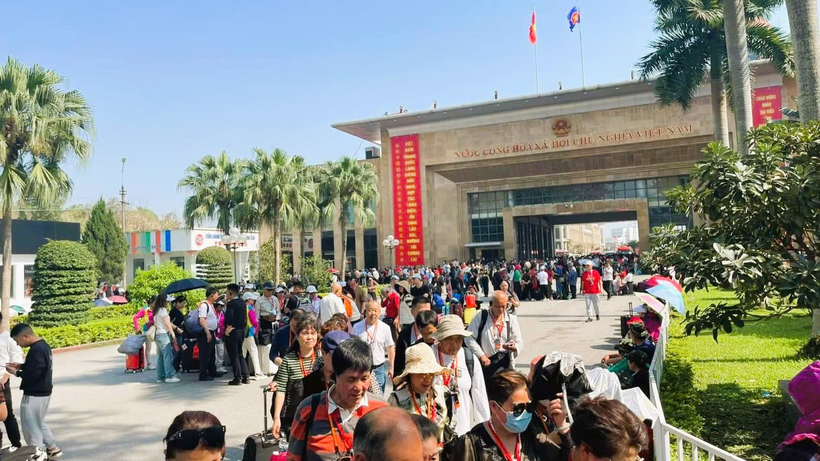 Lượng khách du lịch tới Móng Cái ngày càng tăng trưởng mạnh mẽ (Ảnh: CTTĐT Móng Cái)