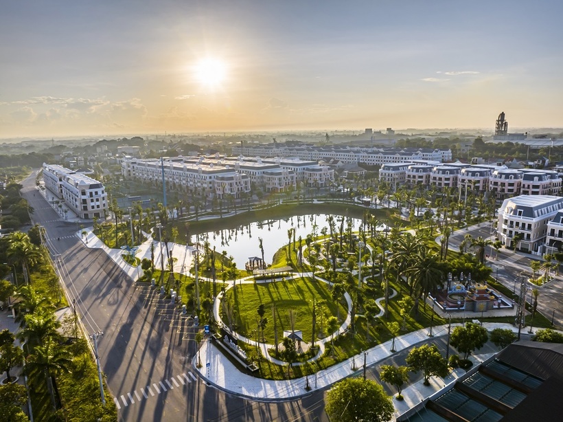 Hệ sinh thái xanh tại Vincom Shophouse Royal Park là nơi cư dân bồi đắp sức khỏe thể chất và tinh thần mỗi ngày