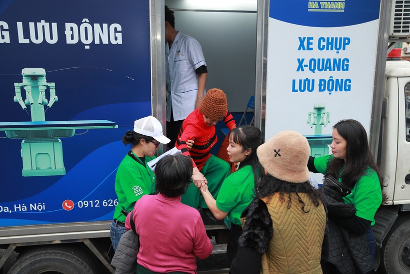 Chương trình bố trí nhiều xe chụp X-quang lưu động nhằm phục vụ kịp thời cho người dân. Ảnh Hiền Trinh