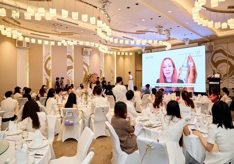 Sự kiện thu hút sự tham dự của gần 100 khách mời đa số là các chuyên gia trong lĩnh vực làm đẹp