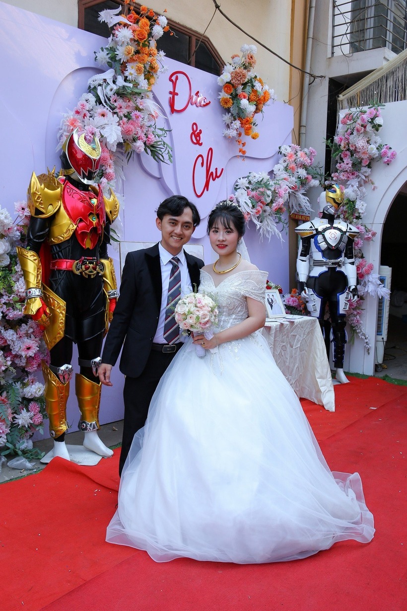 Chú rể Nguyễn Hoài Đức và vợ. Ảnh: Báo Tuổi trẻ.