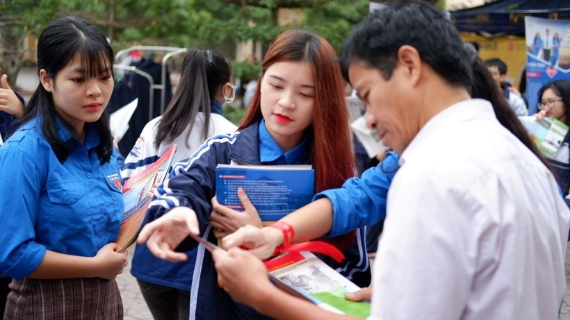 Bên cạnh sự hấp dẫn về mặt học thuật, nhiều bạn trẻ vẫn còn băn khoăn về mức lương ngành Xã hội học. Ảnh minh họa