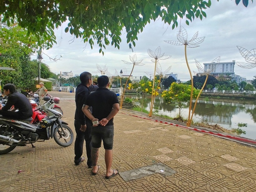 Khu vực phát hiện thi thể nam giới. Ảnh: Báo Long An