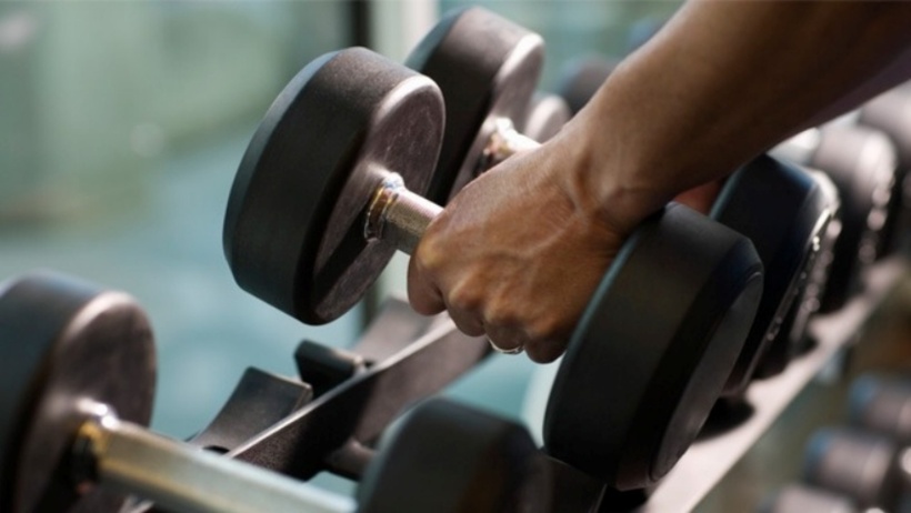 Creatine kinase và myoglobin có thể làm tắc nghẽn ống thận, dẫn đến tổn thương thận cấp tính.