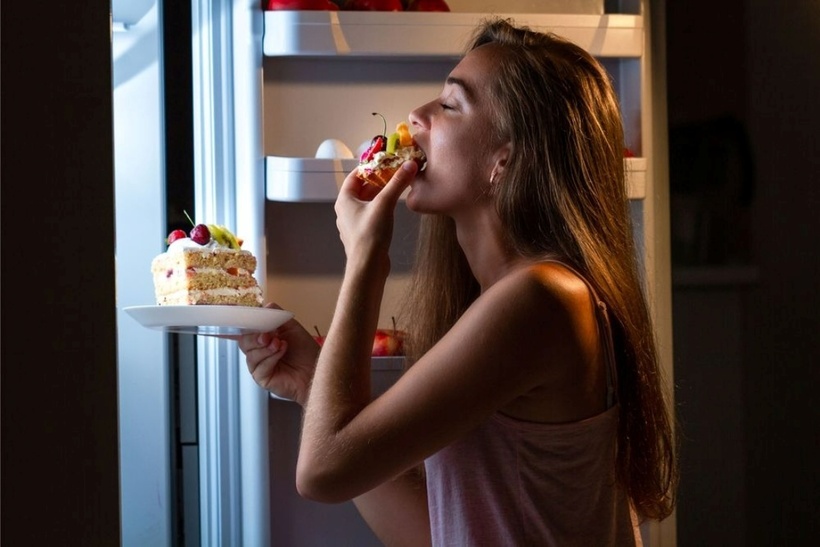 Đồ ăn vặt đêm khuya thường có vị mặn, nhiều dầu khiến cầu thận ở trạng thái lọc cao, áp suất cao và tưới máu nhiều.