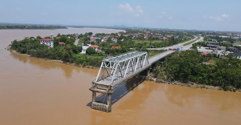 Cầu Phong Châu cũ sau sự cố xảy ra vào tháng 9/2024. (Ảnh: Giao thông)