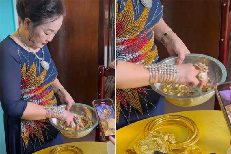 Mẹ cô dâu mang thau ra đựng 20 cây vàng cưới trao cho con gái. Ảnh: Tri thức và Cuộc sống.
