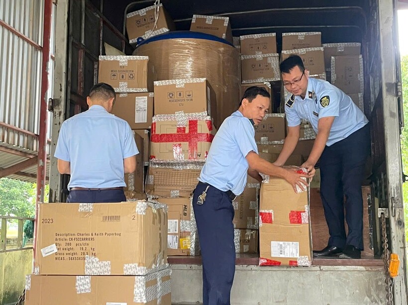 Quảng Trị: Tạm giữ gần 15.000 sản phẩm nhập lậu - 1