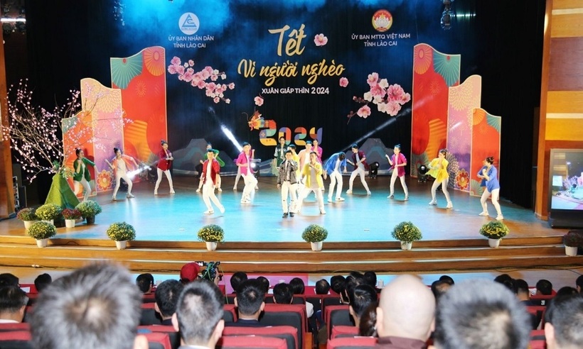 Chương trình Tết Vì người nghèo được tỉnh Lào Cai tổ chức thường niên nhằm huy động các nguồn lực hỗ trợ các gia đình có hoàn cảnh khó khăn.