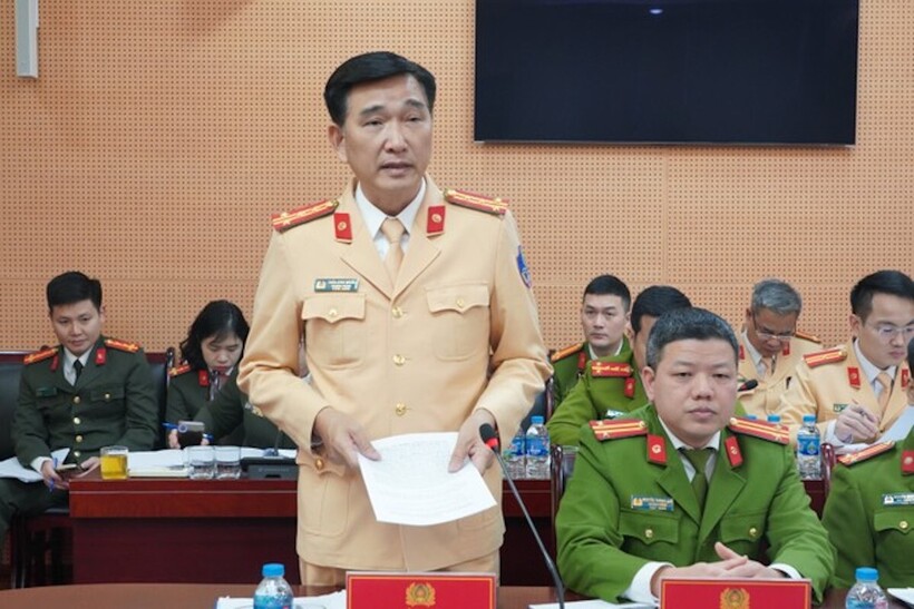 Đại tá Trần Đình Nghĩa, Trưởng Phòng CSGT, Công an thành phố Hà Nội phát biểu tại hội nghị