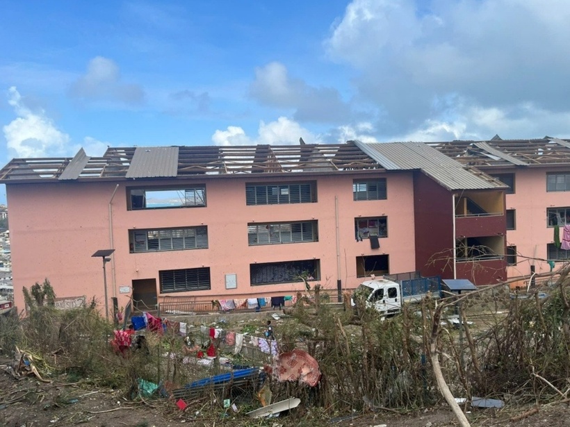 Chia sẻ trên đài phát thanh địa phương Mayotte la Première, Tỉnh trưởng François Xavier-Bieuville nói: "Tôi nghĩ số người thiệt mạng chắc chắn sẽ lên đến hàng trăm, thậm chí có thể gần một nghìn hoặc vài nghìn người”.