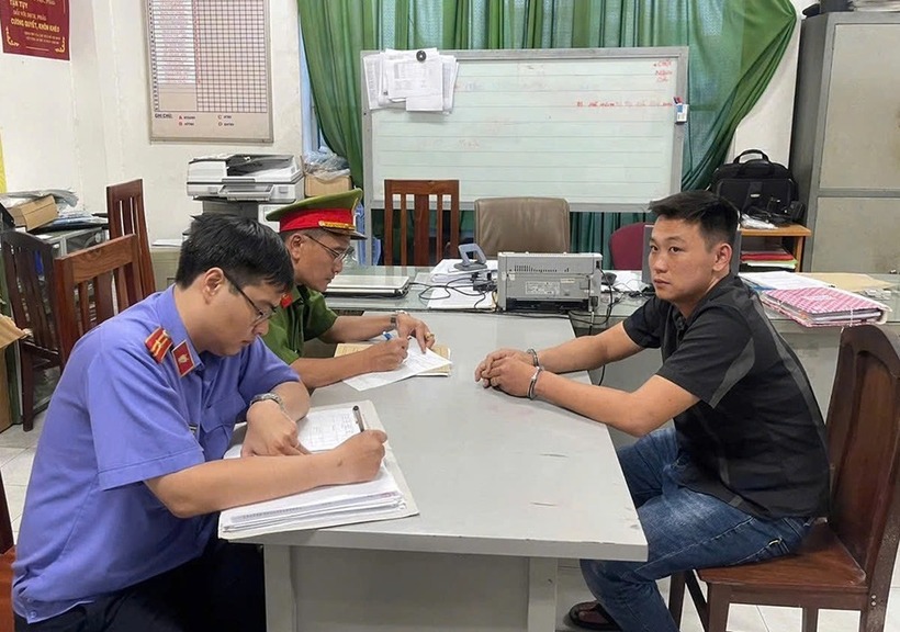 Quách Minh Nhựt tại cơ quan công an. Ảnh: Vietnamnet.