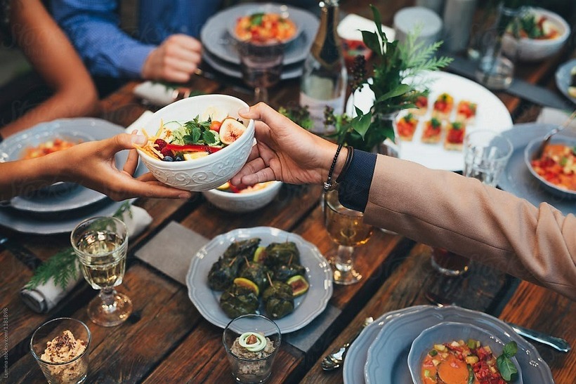 Bữa tối nên được ăn nhẹ nhàng và cách giờ đi ngủ ít nhất 3 tiếng.