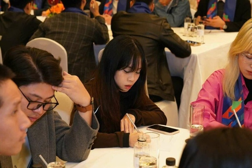 Các từ khóa như “Work-life balance”, “Công nghệ – AI”, “Thái độ”, “Trình độ chuyên môn” và “Gắn kết doanh nghiệp” đã trở thành tâm điểm của cuộc trao đổi sôi nổi.