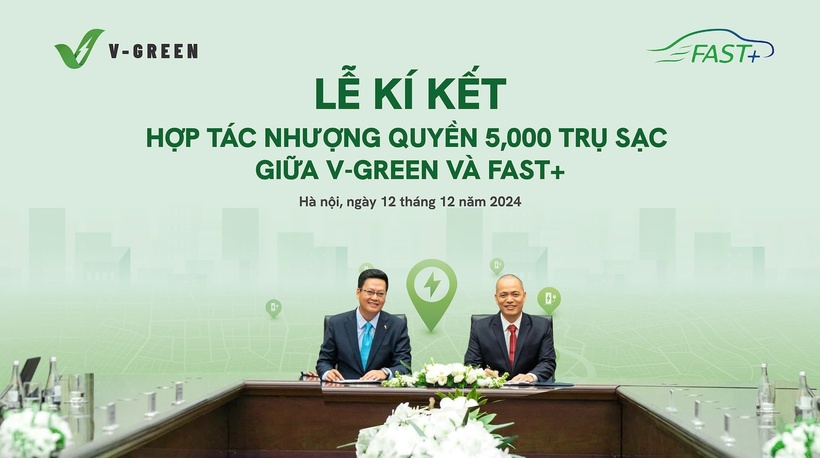 Ông Nguyễn Thành Dương – Tổng Giám đốc Công ty V-GREEN và ông Nguyễn Phi Long - Giám đốc Công ty Cổ phần Trạm sạc Fast+ tại lễ ký kết hợp tác nhượng quyền 5.000 trụ sạc cho xe điện VinFast
